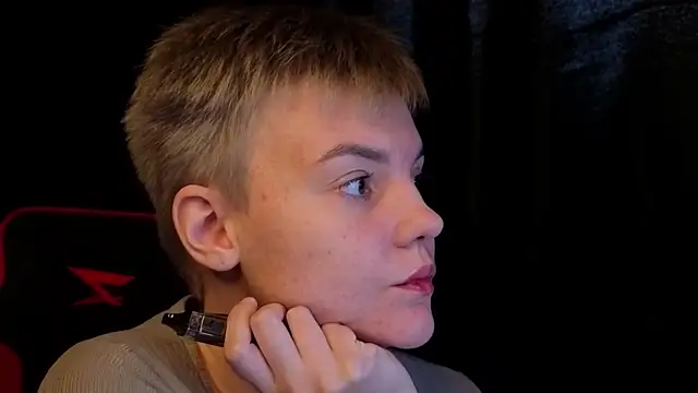 KrisNeal online show from October 2025 09:09:02 AM