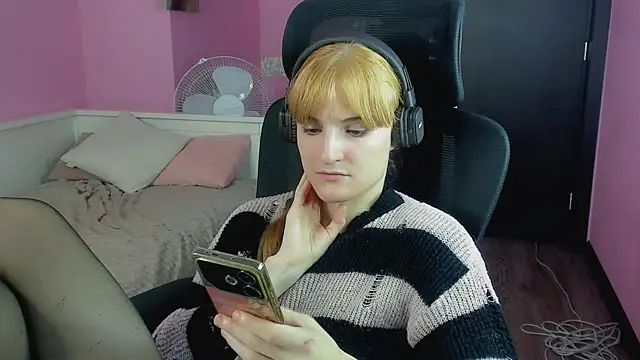 AcidTears online show from November 2025 06:12:02 AM