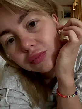 Snapshot of MartaLuna_ chatting on October 2025 08:35:01 AM MartaLuna online show from October 2025 08:35:01 AM