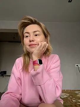 Snapshot of MartaLuna_ chatting on October 2025 09:10:01 AM MartaLuna online show from October 2025 09:10:01 AM