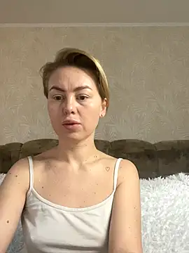 Snapshot of MartaLuna_ chatting on October 2025 06:59:01 AM MartaLuna online show from October 2025 06:59:01 AM