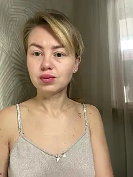 Snapshot of MartaLuna_ chatting on November 2025 07:09:01 AM MartaLuna online show from November 2025 07:09:01 AM