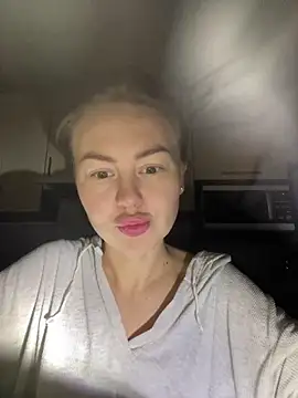 Snapshot of MartaLuna_ chatting on November 2025 07:34:01 PM MartaLuna online show from November 2025 07:34:01 PM