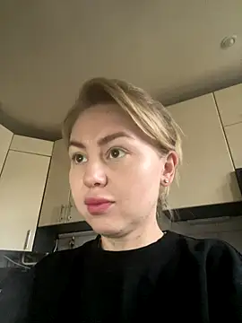 Snapshot of MartaLuna_ chatting on November 2025 07:39:01 AM MartaLuna online show from November 2025 07:39:01 AM