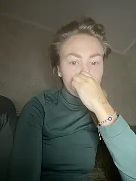 Snapshot of MartaLuna_ chatting on November 2025 08:02:01 AM MartaLuna online show from November 2025 08:02:01 AM