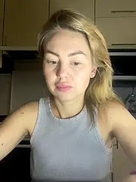 Snapshot of MartaLuna_ chatting on November 2025 12:16:02 PM MartaLuna online show from November 2025 12:16:02 PM