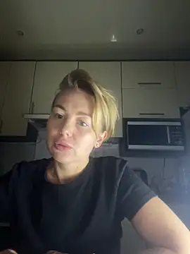 Snapshot of MartaLuna_ chatting on November 2025 03:33:02 PM MartaLuna online show from November 2025 03:33:02 PM