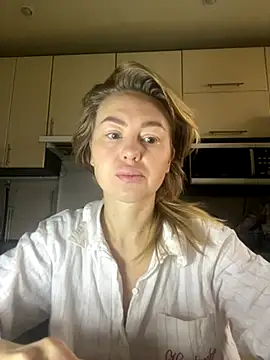 Snapshot of MartaLuna_ chatting on November 2025 07:36:02 AM MartaLuna online show from November 2025 07:36:02 AM