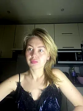 Snapshot of MartaLuna_ chatting on November 2025 11:54:01 PM MartaLuna online show from November 2025 11:54:01 PM