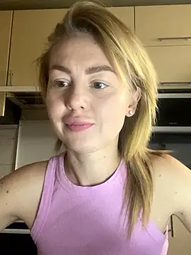 Snapshot of MartaLuna_ chatting on November 2025 11:58:01 AM MartaLuna online show from November 2025 11:58:01 AM