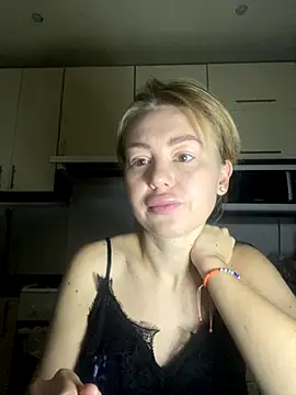 Snapshot of MartaLuna_ chatting on November 2025 02:10:01 AM MartaLuna online show from November 2025 02:10:01 AM