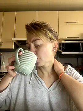 Snapshot of MartaLuna_ chatting on November 2025 08:24:01 AM MartaLuna online show from November 2025 08:24:01 AM