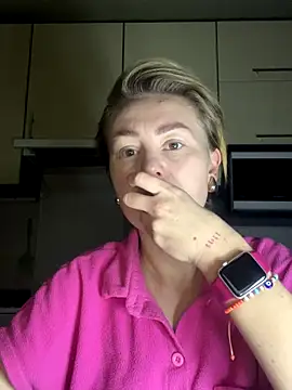 Snapshot of MartaLuna_ chatting on November 2025 08:45:01 PM MartaLuna online show from November 2025 08:45:01 PM