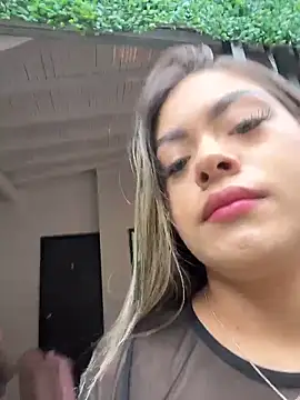 Snapshot of MayaMoanXXX chatting on November 2025 01:10:02 PM MayaMoanXXX online show from November 2025 01:10:02 PM