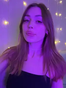 Elizabeth Tay online show from October 2025 05:24:02 PM