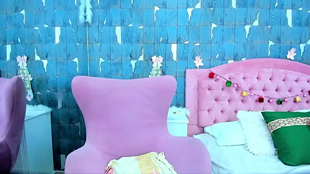 EvelynBun online show from December 2025 01:51:02 PM