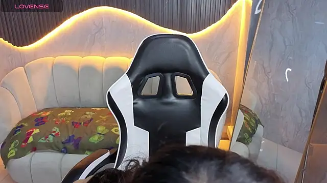 Maia Tx online show from October 2025 01:09:02 PM