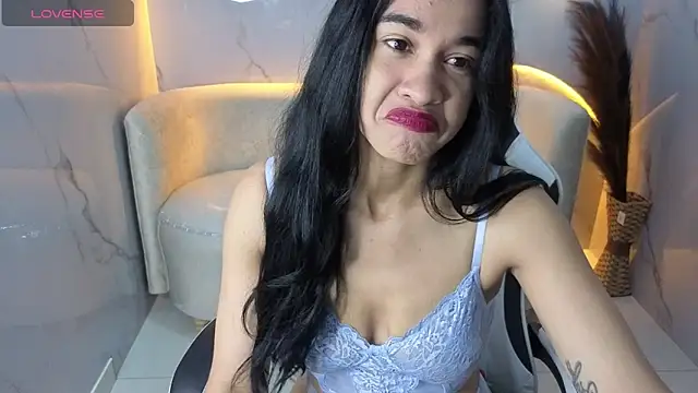 Maia Tx online show from November 2025 01:00:01 PM