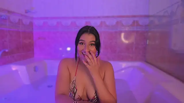 Snapshot of MariaFlowers chatting on November 2025 07:36:02 PM MariaFlowers online show from November 2025 07:36:02 PM