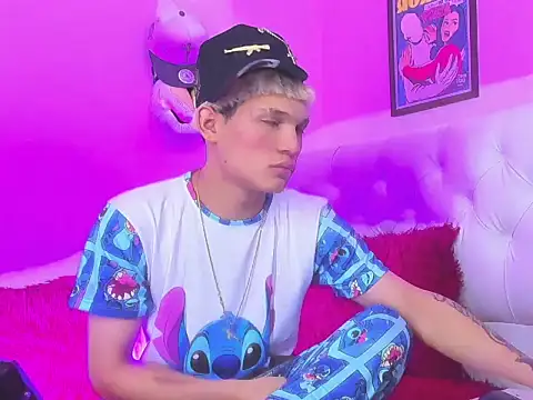 EL VENEZOLANO 22CM online show from December 2025 03:24:02 AM