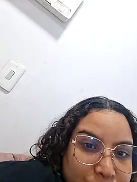 Aliciabloom online show from November 2025 06:46:02 PM