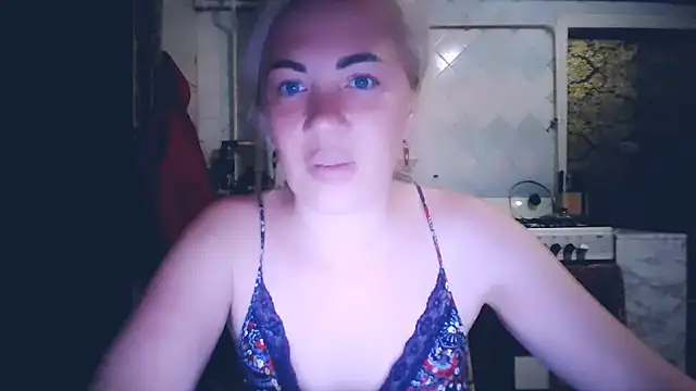 Snapshot of EmmaCat_ chatting on May 2026 06:03:01 PM EmmaCat online show from May 2026 06:03:01 PM