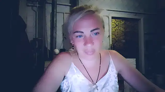 Snapshot of EmmaCat_ chatting on May 2026 06:47:02 PM EmmaCat online show from May 2026 06:47:02 PM