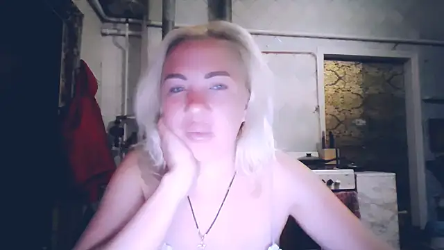 Snapshot of EmmaCat_ chatting on May 2026 08:38:01 PM EmmaCat online show from May 2026 08:38:01 PM