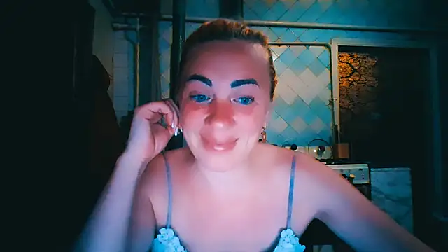Snapshot of EmmaCat_ chatting on June 2026 07:28:01 PM EmmaCat online show from June 2026 07:28:01 PM