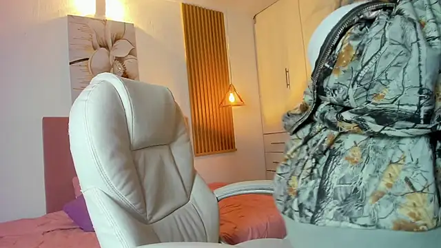 Snapshot of KoraRousee chatting on September 2025 01:00:01 PM KoraRousee online show from September 2025 01:00:01 PM