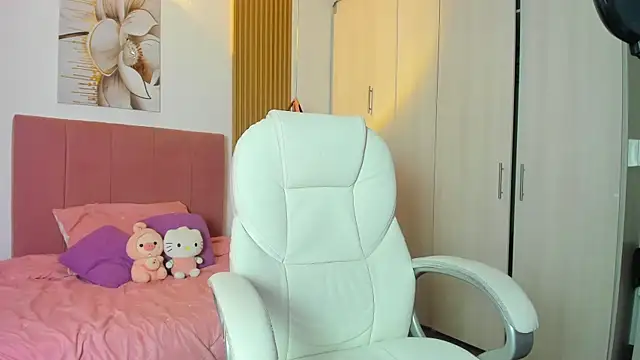 Snapshot of KoraRousee chatting on September 2025 01:00:02 PM KoraRousee online show from September 2025 01:00:02 PM