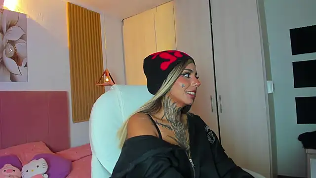 Snapshot of KoraRousee chatting on September 2025 03:13:01 PM KoraRousee online show from September 2025 03:13:01 PM