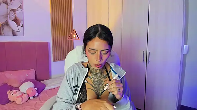 Snapshot of KoraRousee chatting on September 2025 01:05:01 PM KoraRousee online show from September 2025 01:05:01 PM