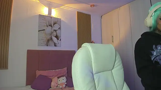 Snapshot of KoraRousee chatting on October 2025 12:56:02 PM KoraRousee online show from October 2025 12:56:02 PM