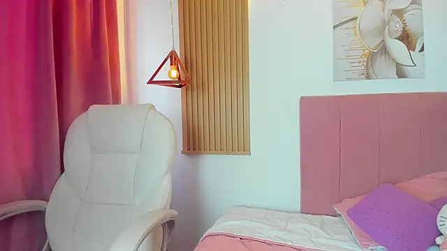 Snapshot of KoraRousee chatting on October 2025 12:59:02 PM KoraRousee online show from October 2025 12:59:02 PM