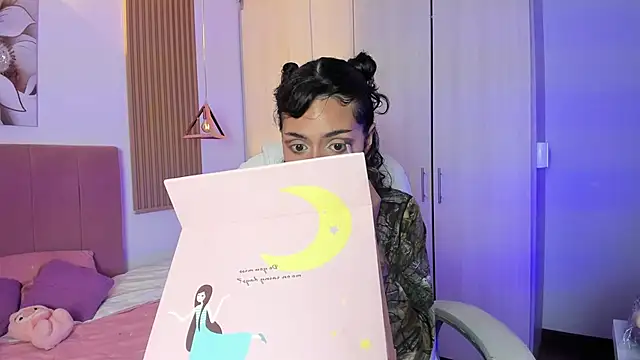 Snapshot of KoraRousee chatting on October 2025 01:45:02 PM KoraRousee online show from October 2025 01:45:02 PM