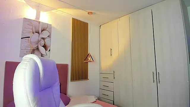 Snapshot of KoraRousee chatting on October 2025 01:12:01 PM KoraRousee online show from October 2025 01:12:01 PM