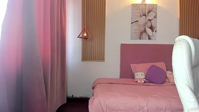 Snapshot of KoraRousee chatting on October 2025 01:01:02 PM KoraRousee online show from October 2025 01:01:02 PM