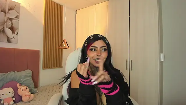 Snapshot of KoraRousee chatting on October 2025 01:47:02 PM KoraRousee online show from October 2025 01:47:02 PM