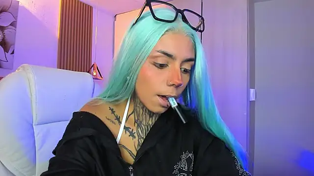 Snapshot of KoraRousee chatting on October 2025 01:23:04 PM KoraRousee online show from October 2025 01:23:04 PM