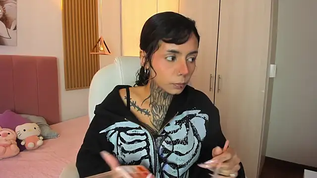 Snapshot of KoraRousee chatting on November 2025 01:23:01 PM KoraRousee online show from November 2025 01:23:01 PM