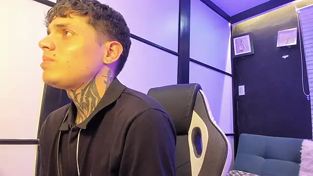 Declan-Fox online show from October 2025 02:12:01 AM