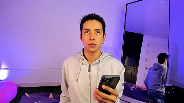 EstivenSallas online show from September 2025 08:00:02 PM