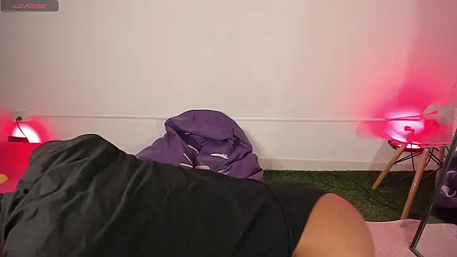 EstivenSallas online show from November 2025 04:02:02 AM