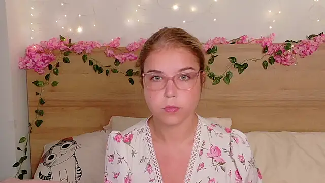 Lilith Bonheur online show from October 2025 08:10:01 PM