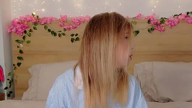 Lilith Bonheur online show from October 2025 08:43:02 PM