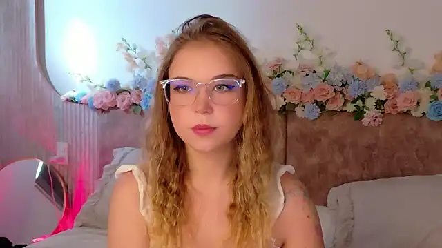 Lilith Bonheur online show from April 2026 12:28:01 AM