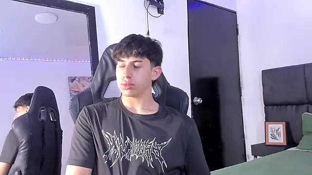 Aaron Spencer13 online show from September 2025 06:30:01 PM