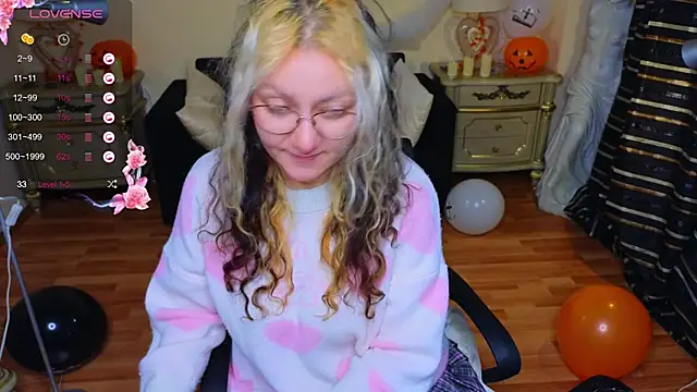 JuicyLullu online show from October 2025 04:24:01 AM