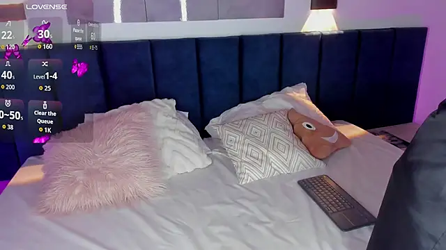 SharonLovee online show from November 2025 11:41:01 PM